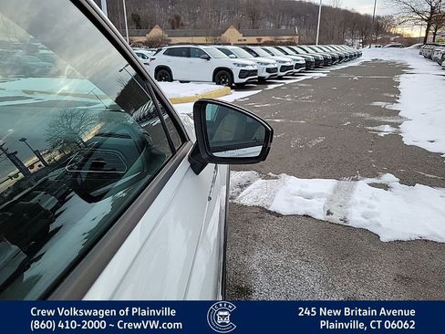 Certified 2022 Volkswagen Tiguan SE R-Line image 34