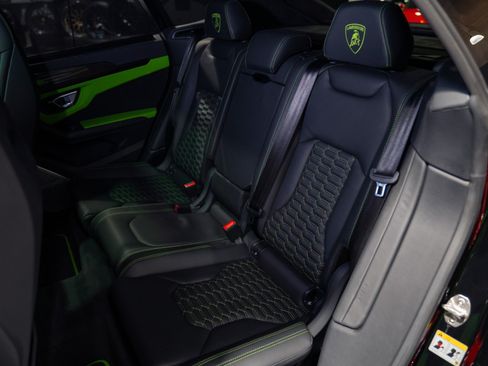 Used 2022 Lamborghini Urus AWD/4WD image 42