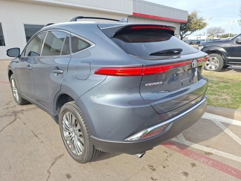 Used 2022 Toyota Venza XLE image 4