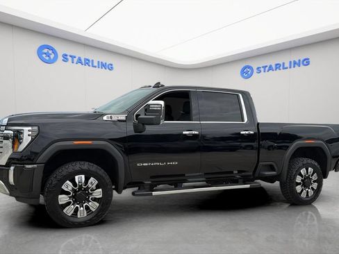 Used 2024 GMC Sierra 2500 Denali AWD/4WD image 2