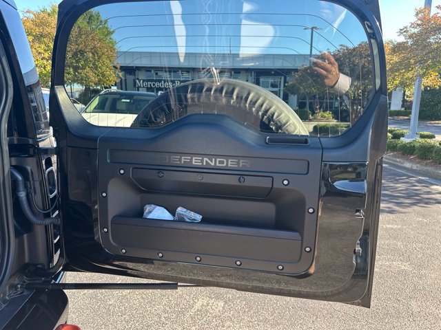Used 2023 Land Rover Defender 130 X AWD/4WD image 30