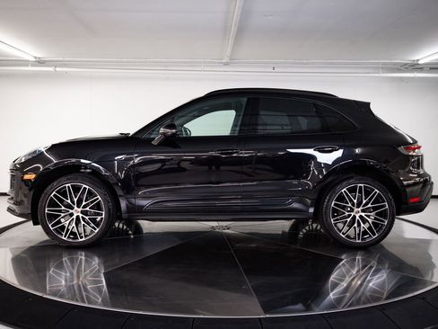 Certified 2026 Porsche Macan AWD/4WD image 2