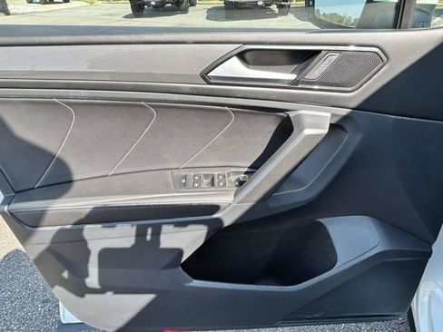 Used 2023 Volkswagen Tiguan SE FWD image 10