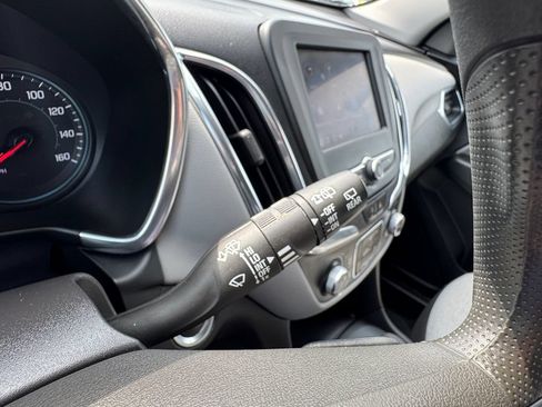 Used 2023 Chevrolet Equinox LS w/ LS Convenience Package AWD/4WD image 32