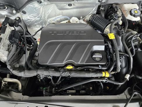 Used 2025 Chevrolet Trax LT w/ LT Convenience Package FWD image 33