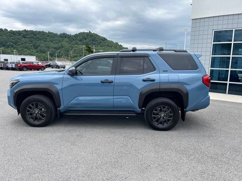 Used 2025 Toyota 4Runner SR5 AWD/4WD image 6