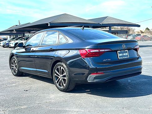 Used 2023 Volkswagen Jetta Sport image 6