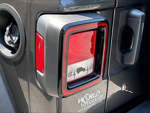 Used 2023 Jeep Wrangler Unlimited Sport AWD/4WD image 29