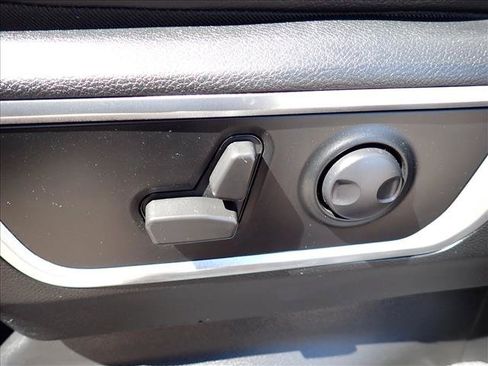 Used 2022 RAM 1500 Laramie AWD/4WD image 13