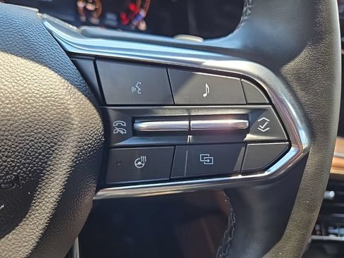 Used 2025 Chevrolet Suburban High Country AWD/4WD image 17