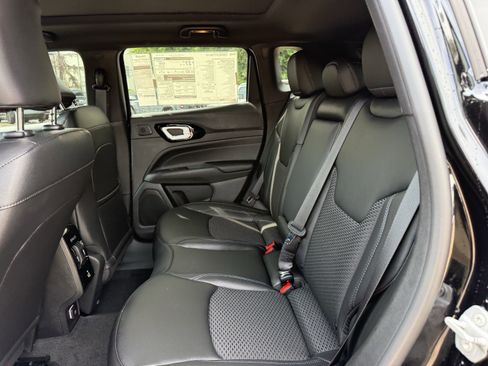 New 2025 Jeep Compass Latitude w/ Sun & Sound Group image 17