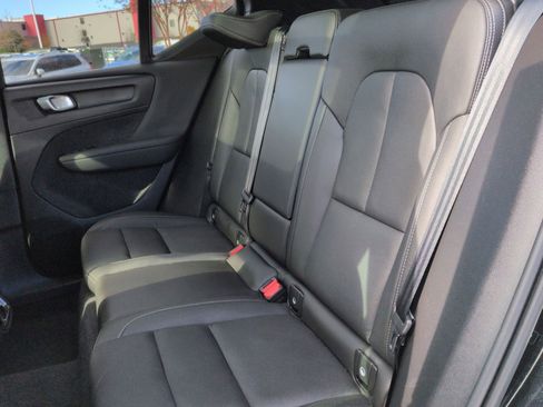 Certified 2024 Volvo XC40 B5 Ultimate w/ Protection Package Premier image 25