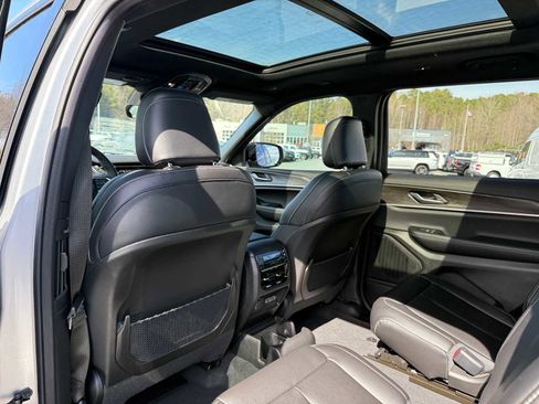 New 2025 Jeep Grand Cherokee L Limited w/ Black Appearance Package AWD/4WD image 27