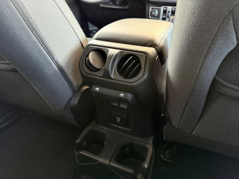 Used 2025 Jeep Wrangler Unlimited Sahara AWD/4WD image 23