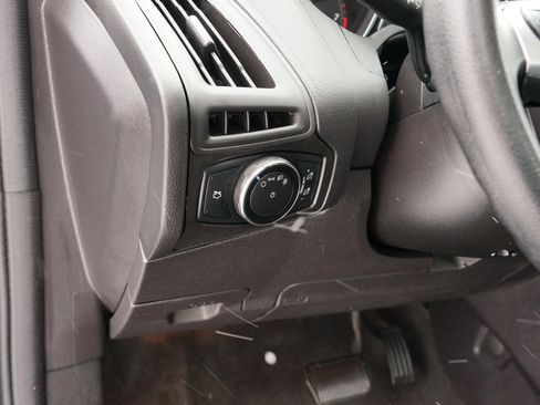 Used 2014 Ford Focus SE w/ SE Winter Package image 17