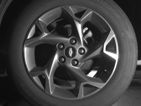 Used 2025 Chevrolet Trax LT w/ LT Convenience Package image 14