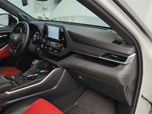 Used 2022 Toyota Highlander XSE image 28