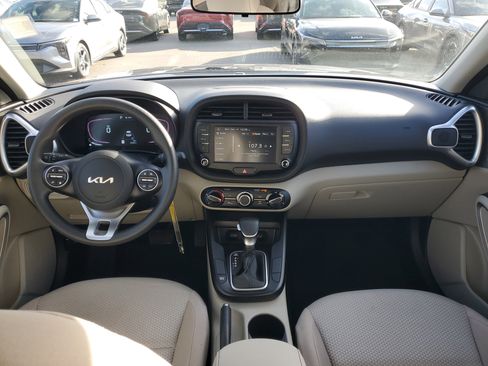 Certified 2024 Kia Soul LX image 17