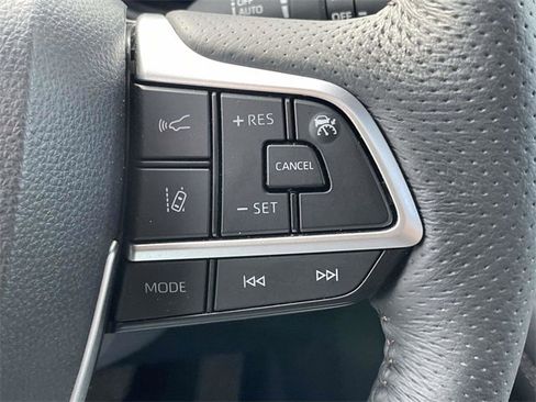 Used 2025 Toyota Sienna Platinum image 23