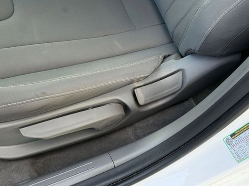 Used 2025 Hyundai Elantra SEL FWD image 23