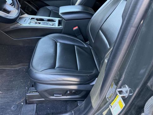 Used 2022 Ford Explorer XLT w/ Equipment Group 202A AWD/4WD image 6