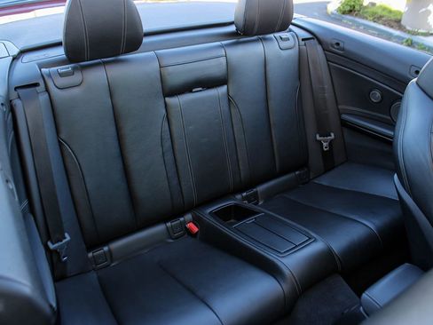 Used 2018 BMW M4 Convertible image 23