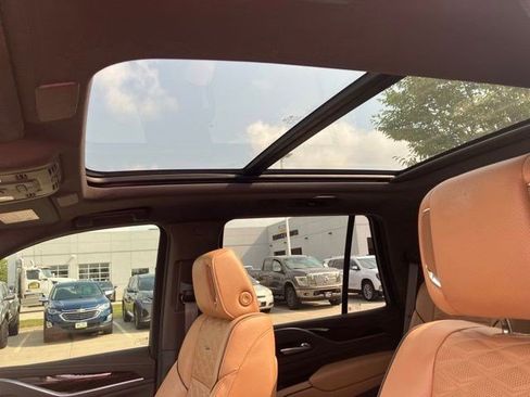Used 2021 Cadillac Escalade Premium Luxury w/ LPO, Illumination Package AWD/4WD image 16