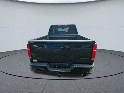 Used 2024 Chevrolet Silverado 2500 ZR2 w/ Technology Package image 4