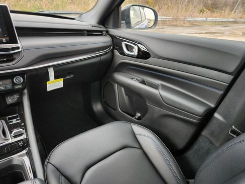 Used 2026 Jeep Compass Limited AWD/4WD image 19