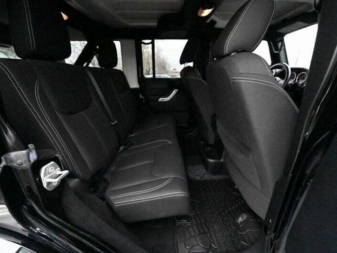 Used 2015 Jeep Wrangler Unlimited Sahara w/ Dual Top Group AWD/4WD image 31