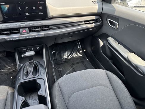 Used 2025 Kia K4 FWD image 16