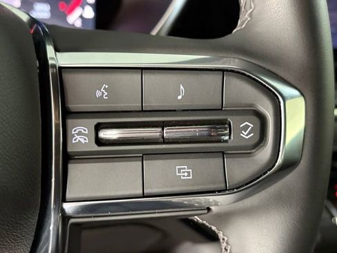 Certified 2024 GMC Canyon Elevation w/ Elevation Premium Package image 7