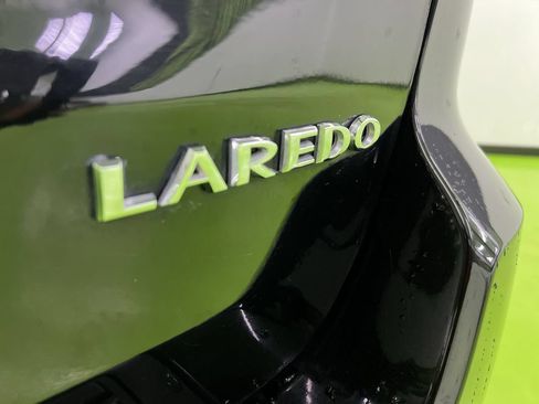 Used 2022 Jeep Grand Cherokee Laredo E AWD/4WD image 14