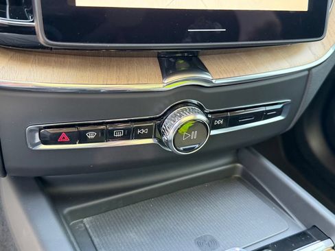 New 2026 Volvo XC60 T8 Ultra w/ Climate Package AWD/4WD image 15