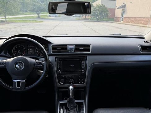 Used 2014 Volkswagen Passat 1.8T SE image 16