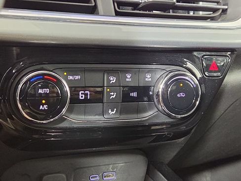 Used 2025 Chevrolet Trax LT FWD image 19