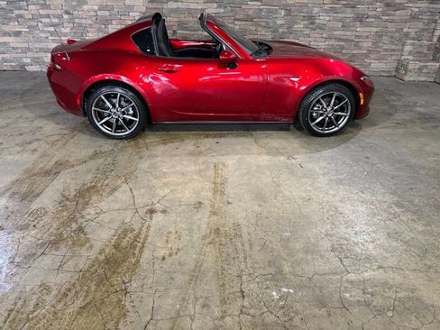 Used 2021 MAZDA MX-5 Miata RF Grand Touring RWD image 10