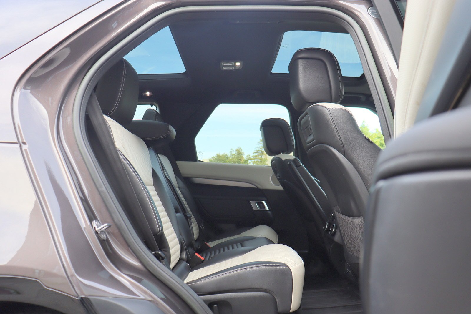 Used 2023 Land Rover Discovery S R-Dynamic AWD/4WD image 17