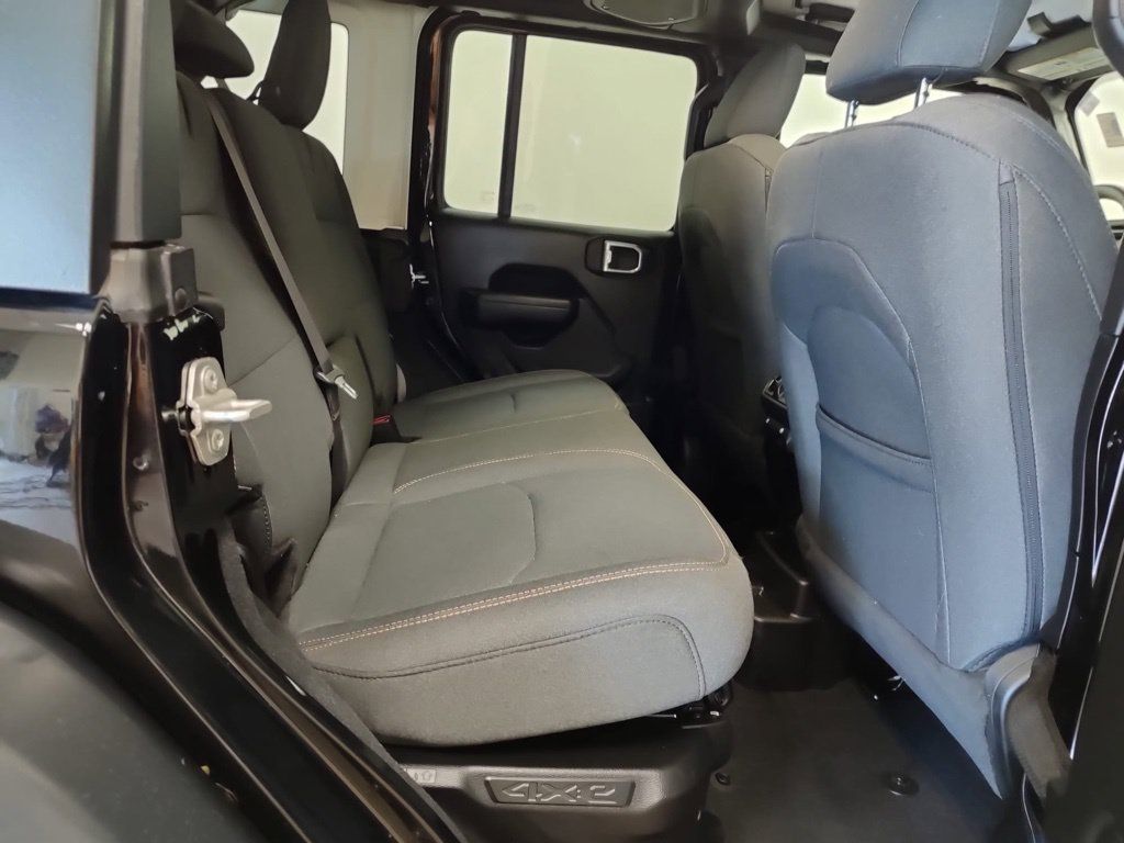 Used 2024 Jeep Wrangler Unlimited AWD/4WD image 20