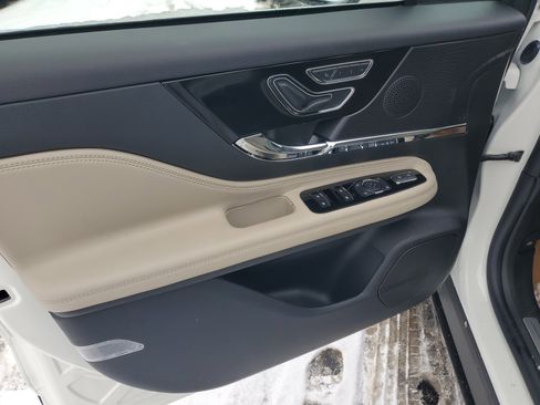 New 2026 Lincoln Corsair Premiere image 8