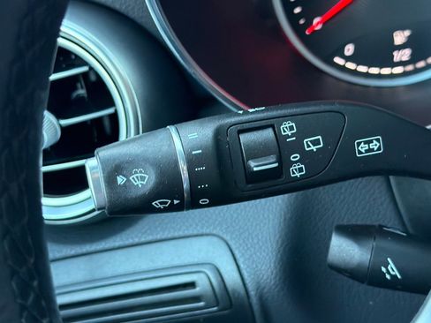 Used 2021 Mercedes-Benz GLC 300 4MATIC image 32