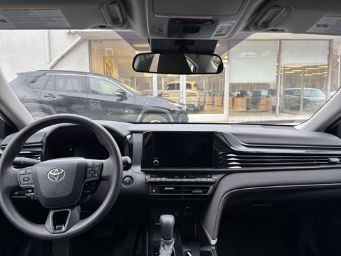 Used 2025 Toyota Camry LE image 32