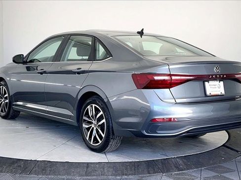 Used 2025 Volkswagen Jetta SE image 12