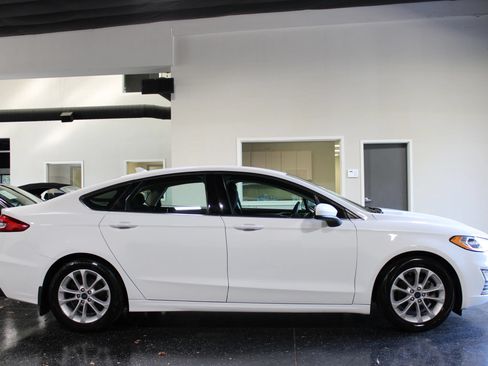 Used 2020 Ford Fusion SE FWD image 2