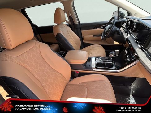 Used 2024 Kia Carnival EX FWD image 35