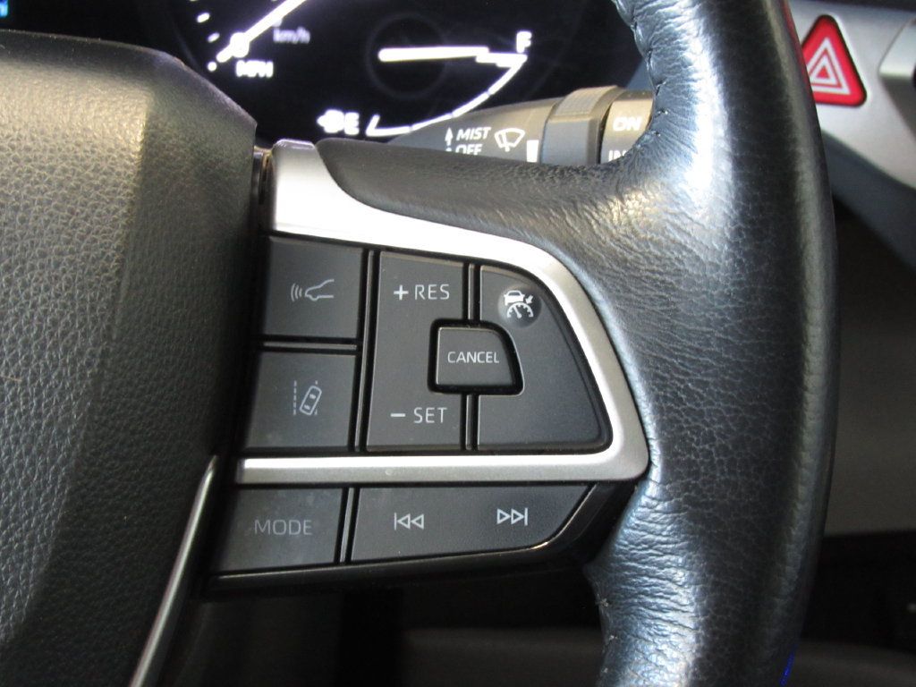 Certified 2024 Toyota Sienna XLE FWD image 28