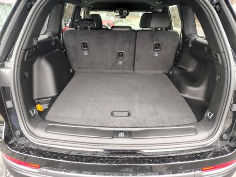 New 2026 Jeep Grand Cherokee Altitude image 9