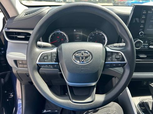 Used 2022 Toyota Highlander L FWD image 15
