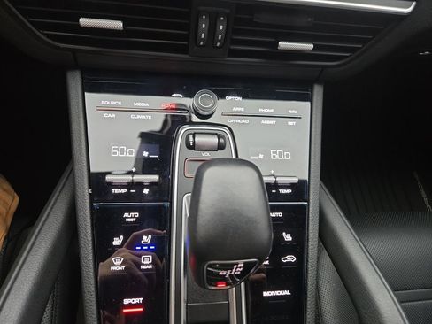 Used 2019 Porsche Cayenne AWD/4WD image 26
