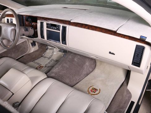 Used 1994 Cadillac Fleetwood Brougham RWD image 84